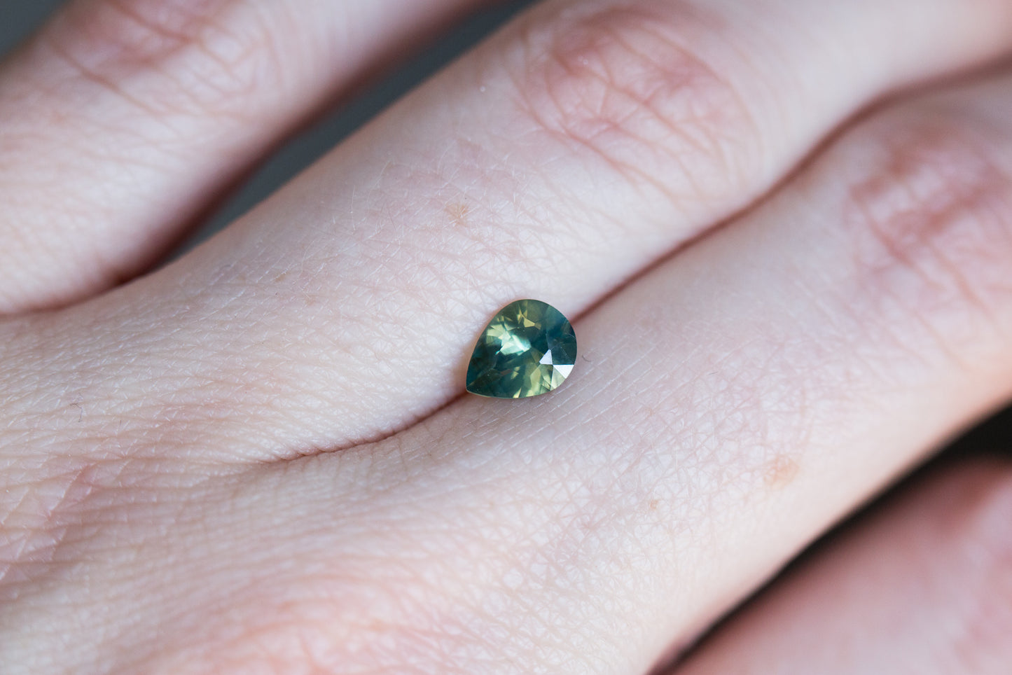 Load image into Gallery viewer, .95ct pear teal sapphire
