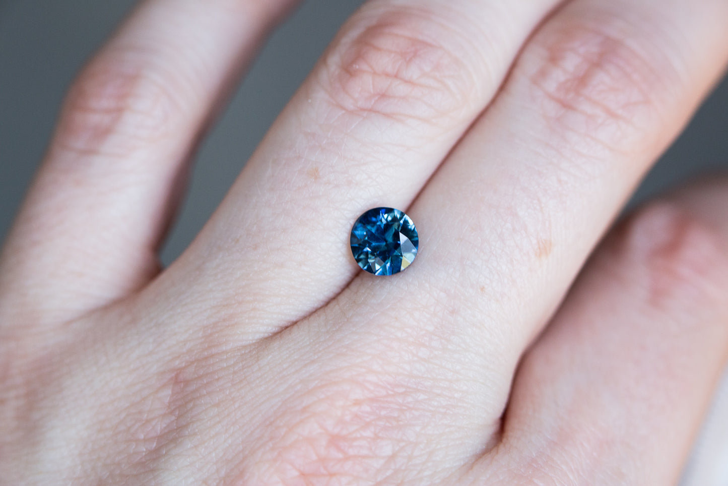 Load image into Gallery viewer, 1.62ct round blue sapphire
