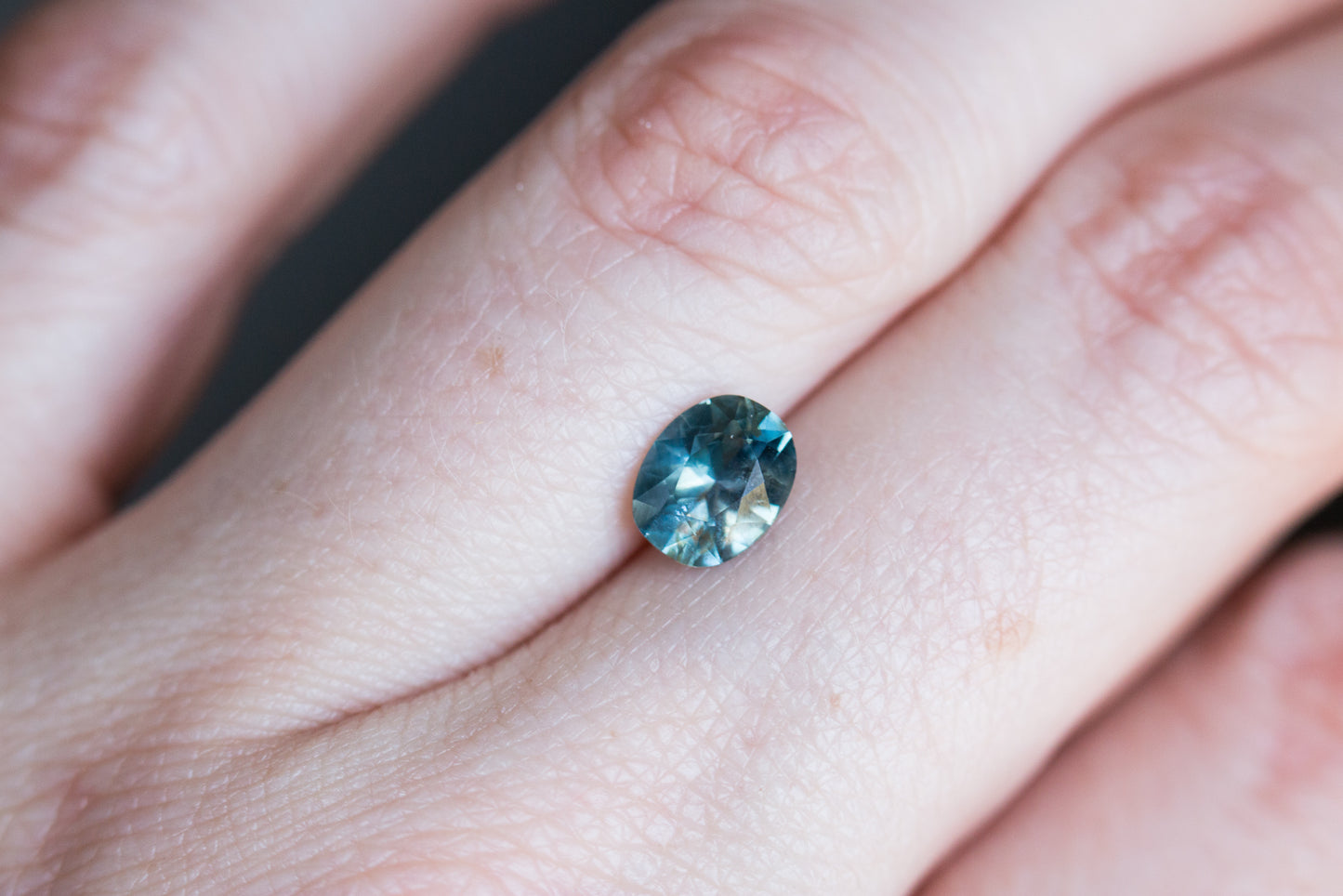 Load image into Gallery viewer, 1.47ct oval blue teal sapphire
