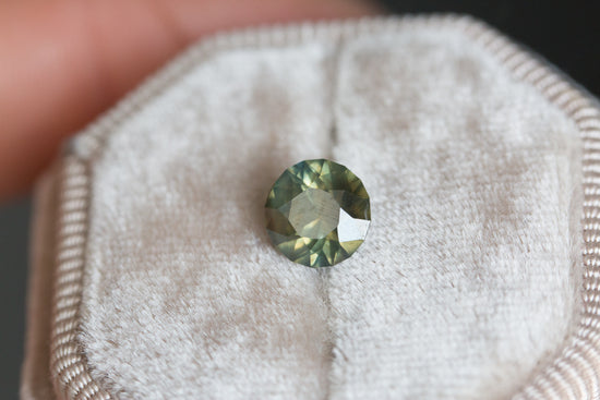 2.02ct grey gold sapphire