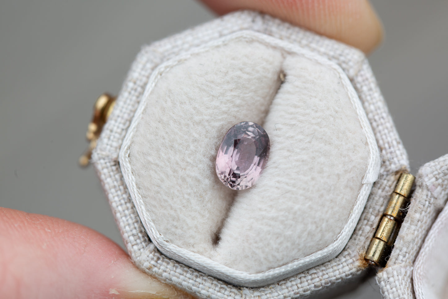 Load image into Gallery viewer, 1.19ct oval mauve pink sapphire
