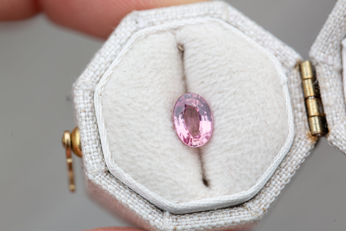Load image into Gallery viewer, .98ct oval pink sapphire
