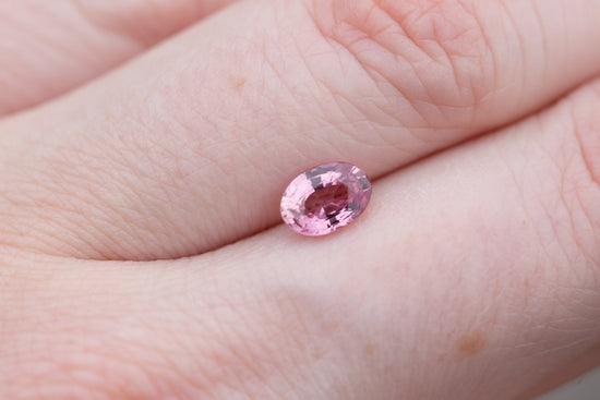 Load image into Gallery viewer, .98ct oval pink sapphire
