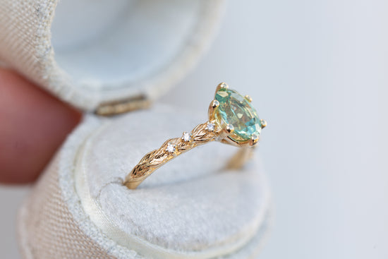 Load image into Gallery viewer, Rowan setting with oval lab green sapphire
