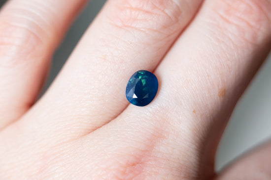 Load image into Gallery viewer, 1.88ct oval opalescent blue green sapphire

