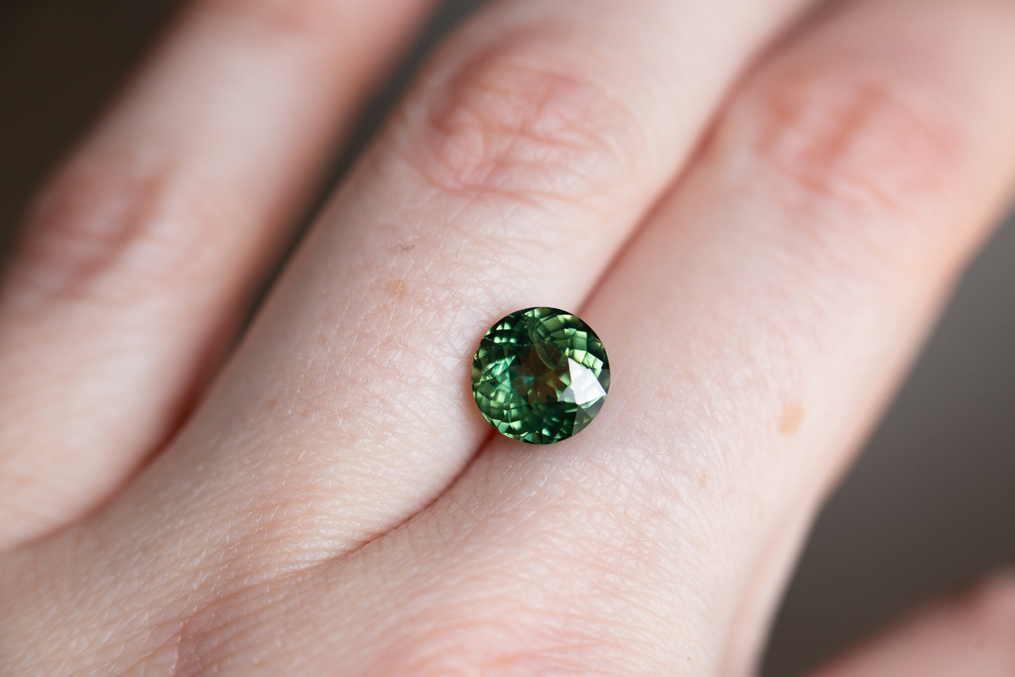 Load image into Gallery viewer, 3.08ct round green teal sapphire

