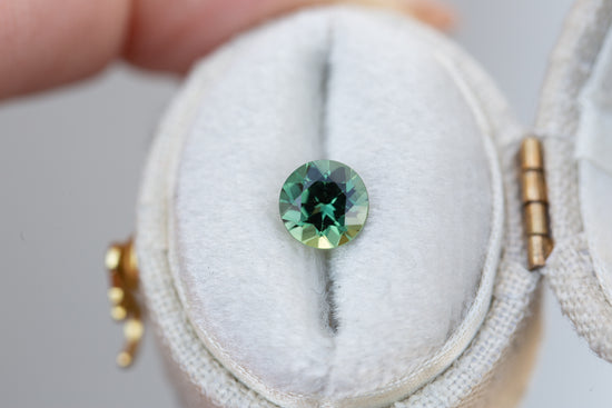 1.09ct round green sapphire