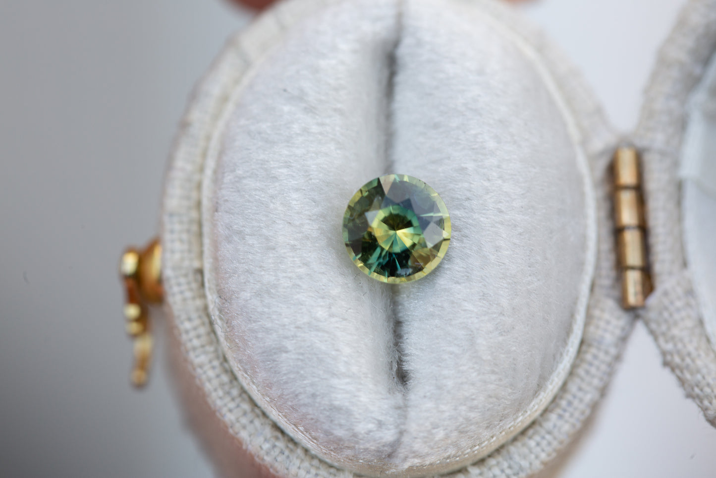 1.32ct round green yellow sapphire