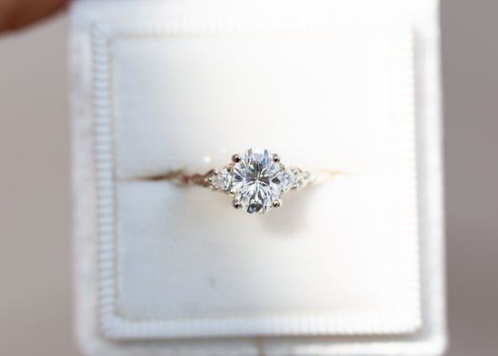 Load image into Gallery viewer, The aspen setting with white moissanite
