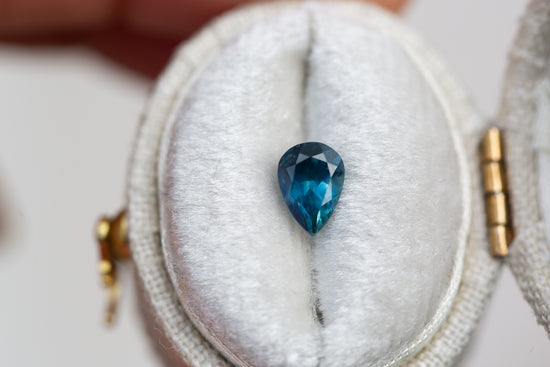 Load image into Gallery viewer, 1ct pear blue teal sapphire
