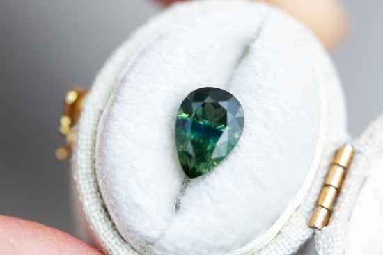 Load image into Gallery viewer, 2.52ct pear green sapphire
