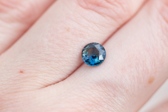 Load image into Gallery viewer, 1.22ct round blue teal sapphire

