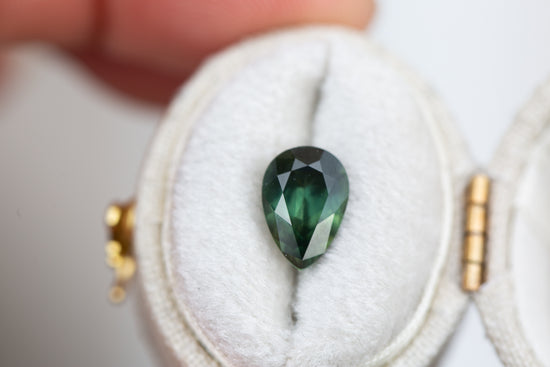 Load image into Gallery viewer, 2.47ct pear green sapphire
