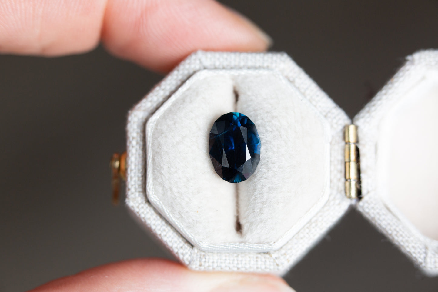Load image into Gallery viewer, 2.61ct oval deep blue sapphire
