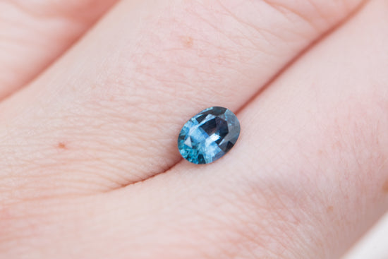 Load image into Gallery viewer, .84ct oval blue teal sapphire
