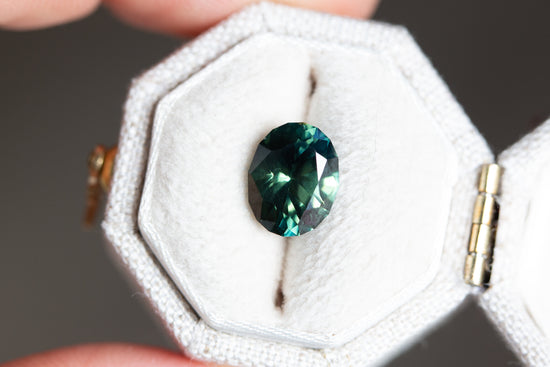 Load image into Gallery viewer, 2.74ct teal blue green sapphire

