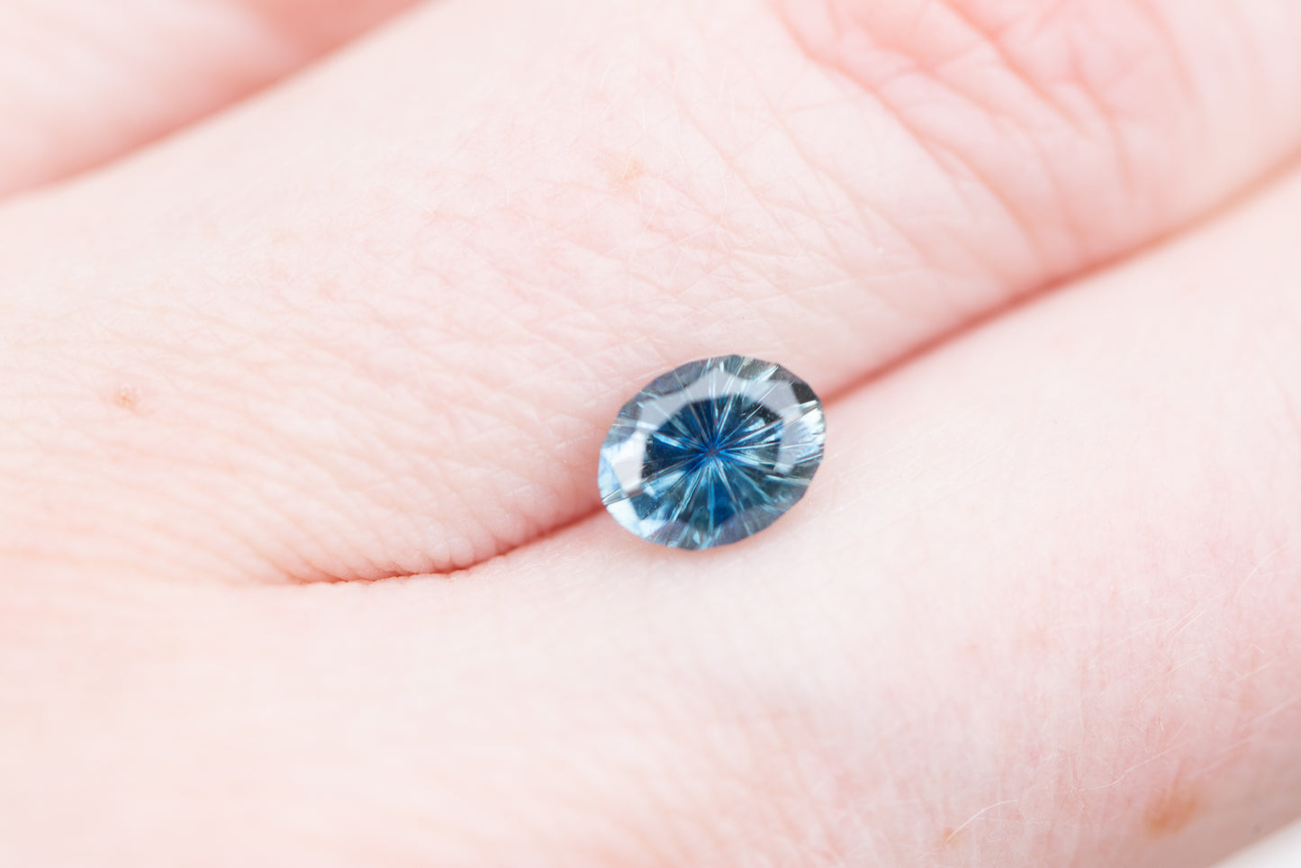 Load image into Gallery viewer, 1.22ct oval blue teal sapphire - starbrite cut by John Dyer
