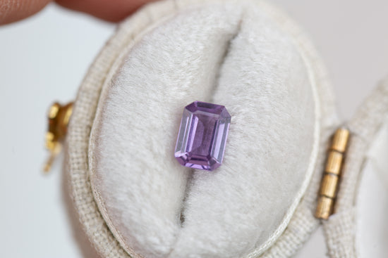 Load image into Gallery viewer, .97ct emerald purple sapphire
