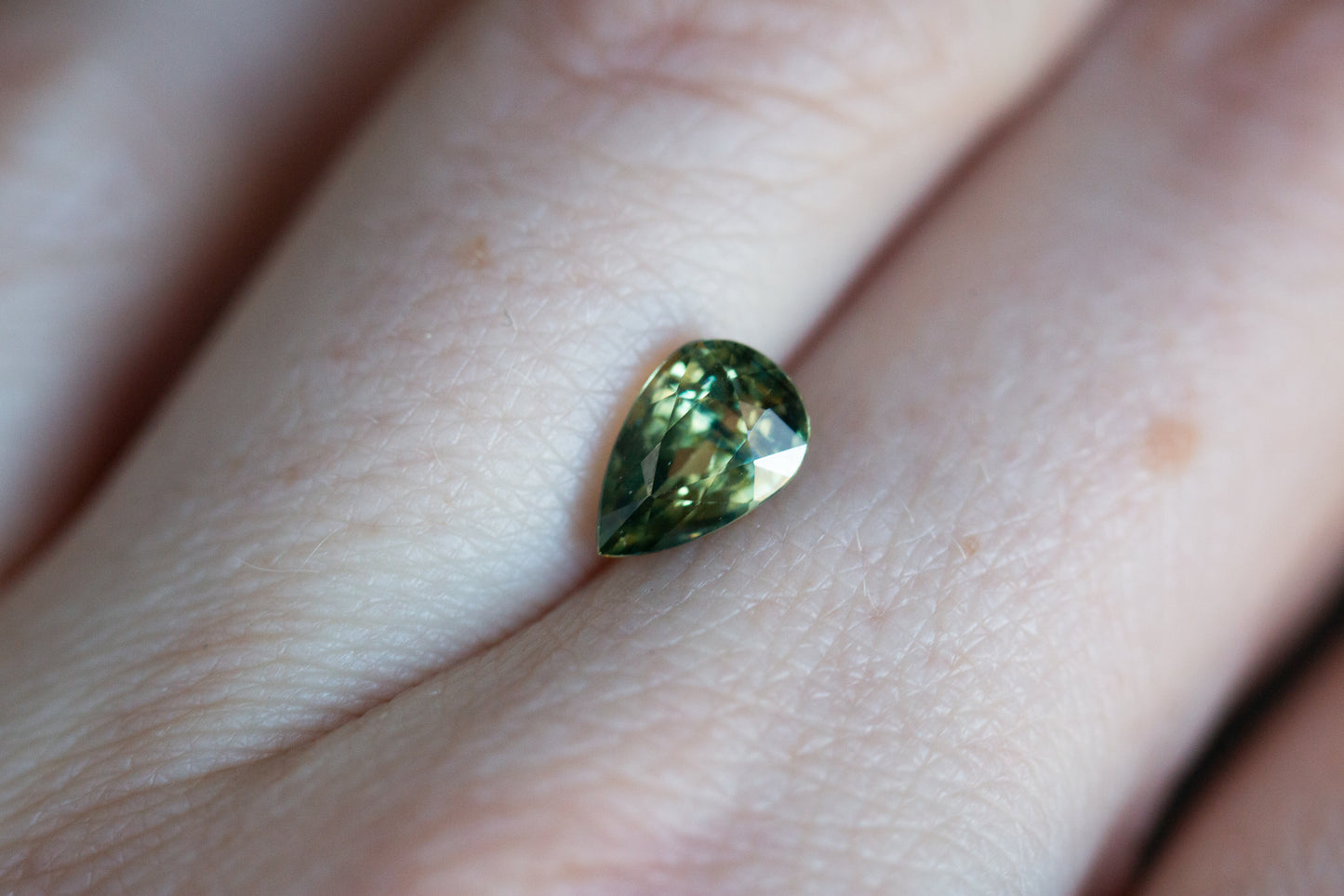 Load image into Gallery viewer, 1.7ct pear green sapphire
