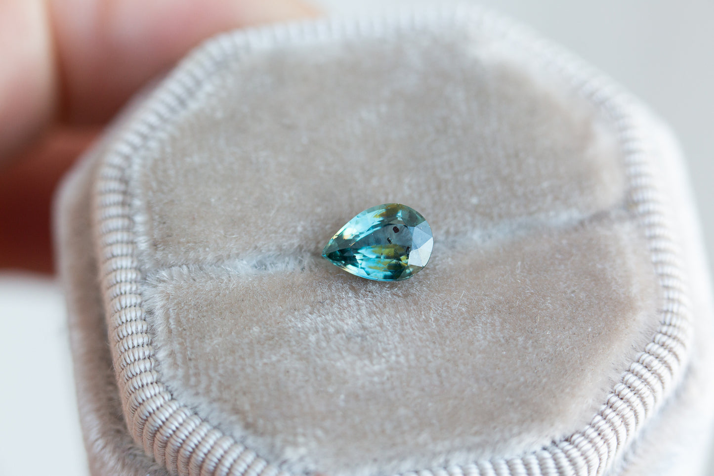 Load image into Gallery viewer, 1.14ct pear teal sapphire
