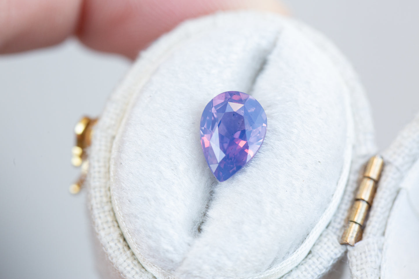 Load image into Gallery viewer, 1.81ct pear opalescent purple pink sapphire
