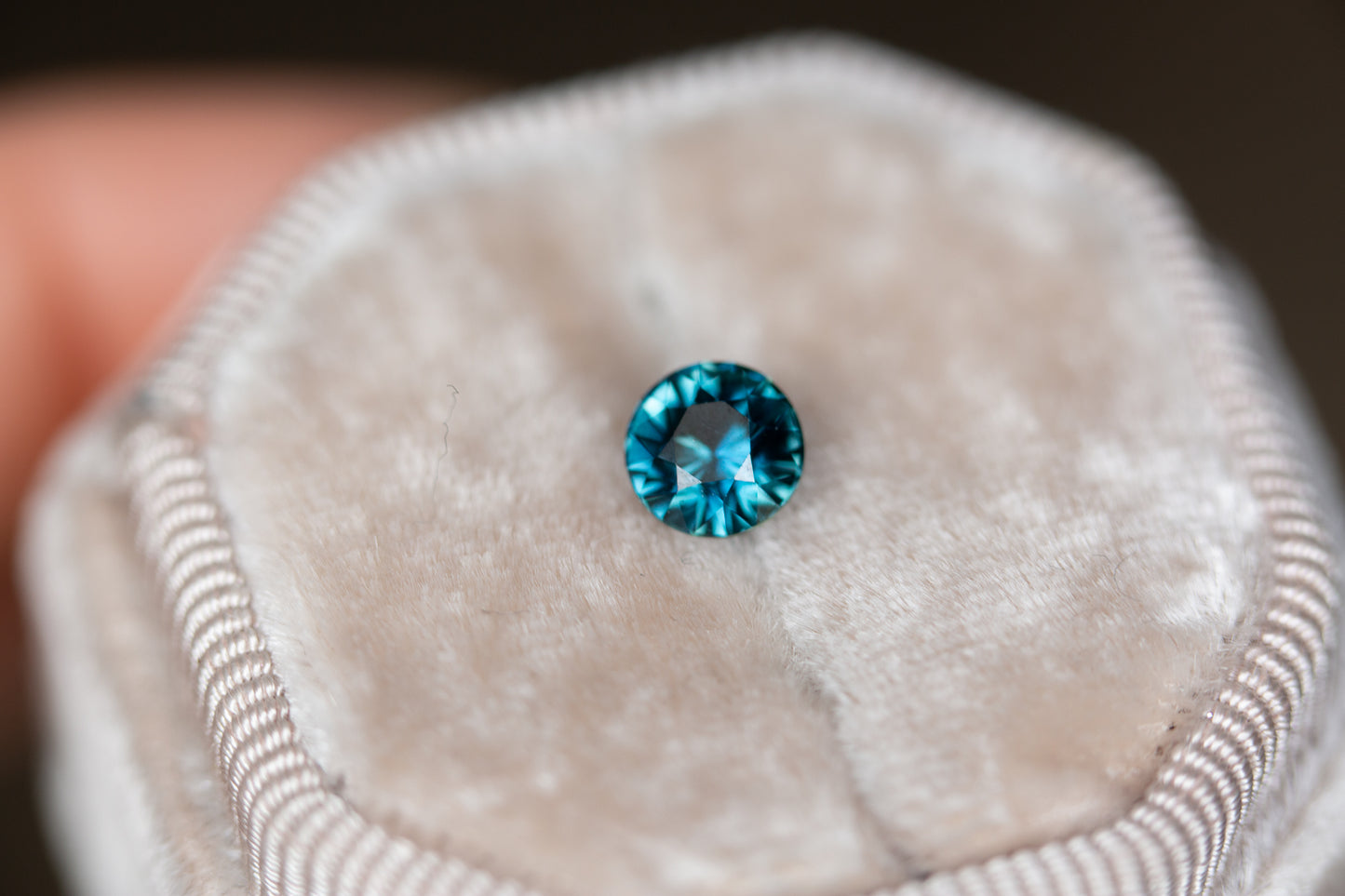 Load image into Gallery viewer, 1.33ct round blue green sapphire
