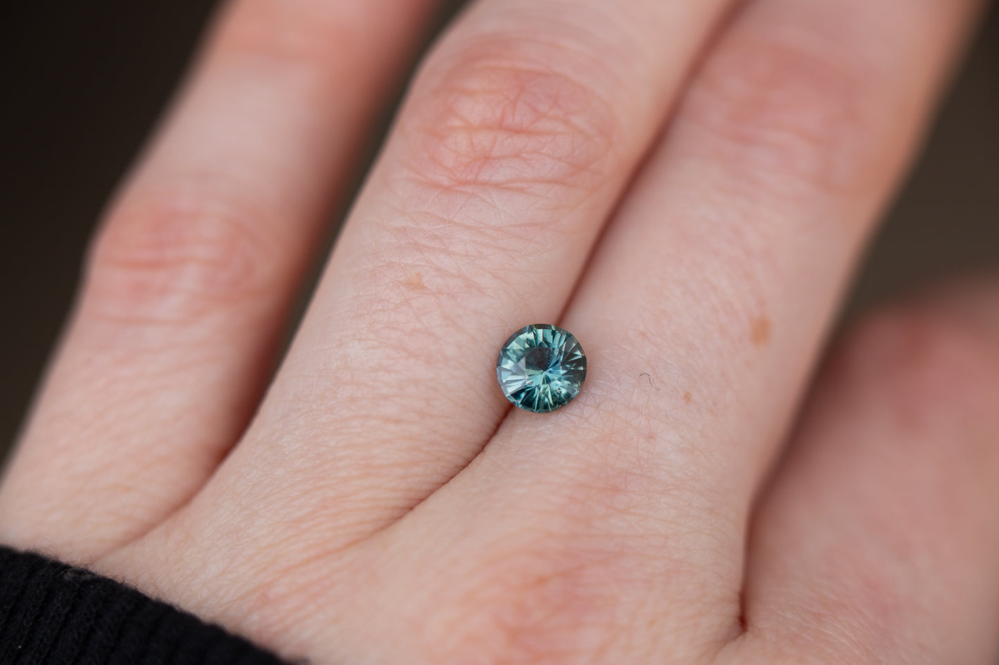 Load image into Gallery viewer, 1.27ct round blue green teal sapphire
