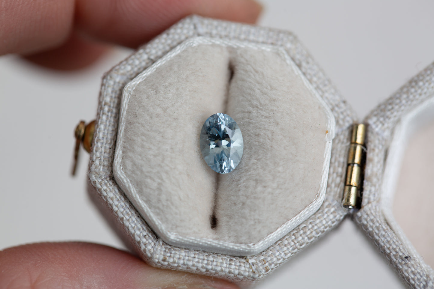 Load image into Gallery viewer, .96ct oval light blue Montana sapphire

