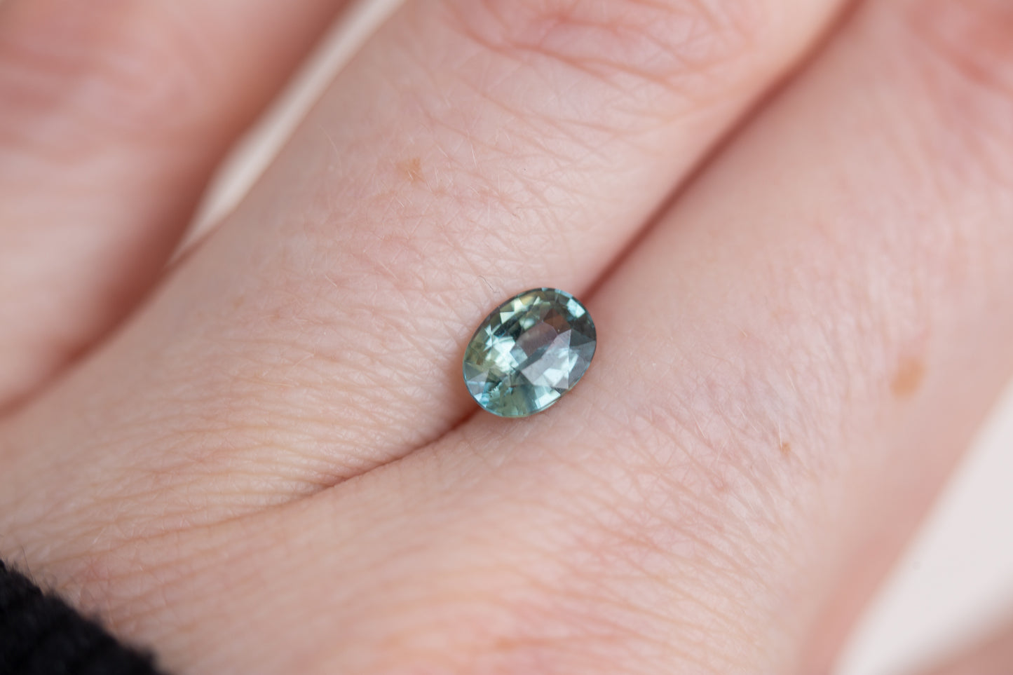 1.06ct oval teal sapphire