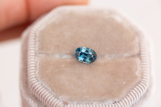 Load image into Gallery viewer, 1.15ct oval blue teal sapphire
