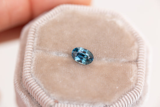 Load image into Gallery viewer, 1.15ct oval blue teal sapphire

