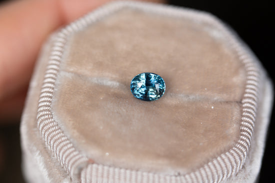 Load image into Gallery viewer, 1.07ct blue green sapphire
