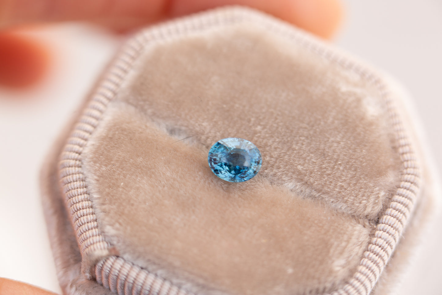 1.05CT oval blue sapphire
