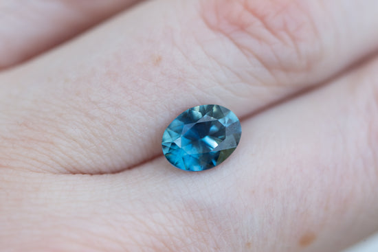 Load image into Gallery viewer, 2.4ct oval deep blue teal sapphire
