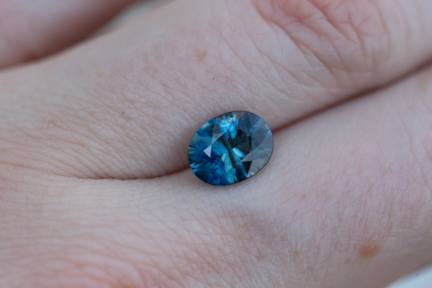 Load image into Gallery viewer, 2.15ct oval blue teal sapphire
