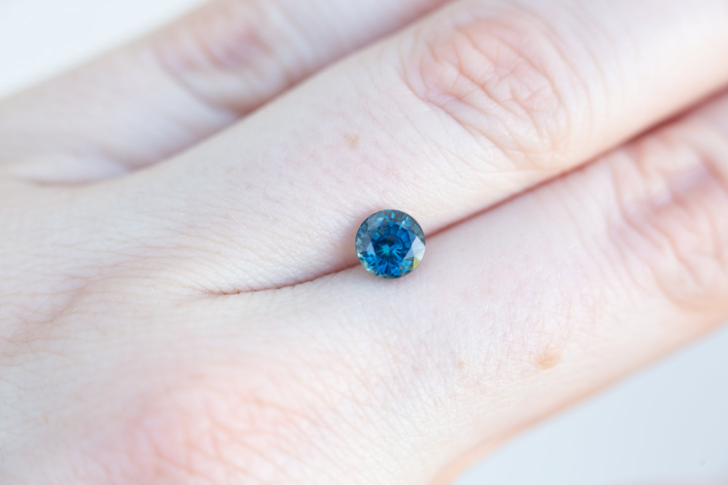 1.18ct round blue green sapphire