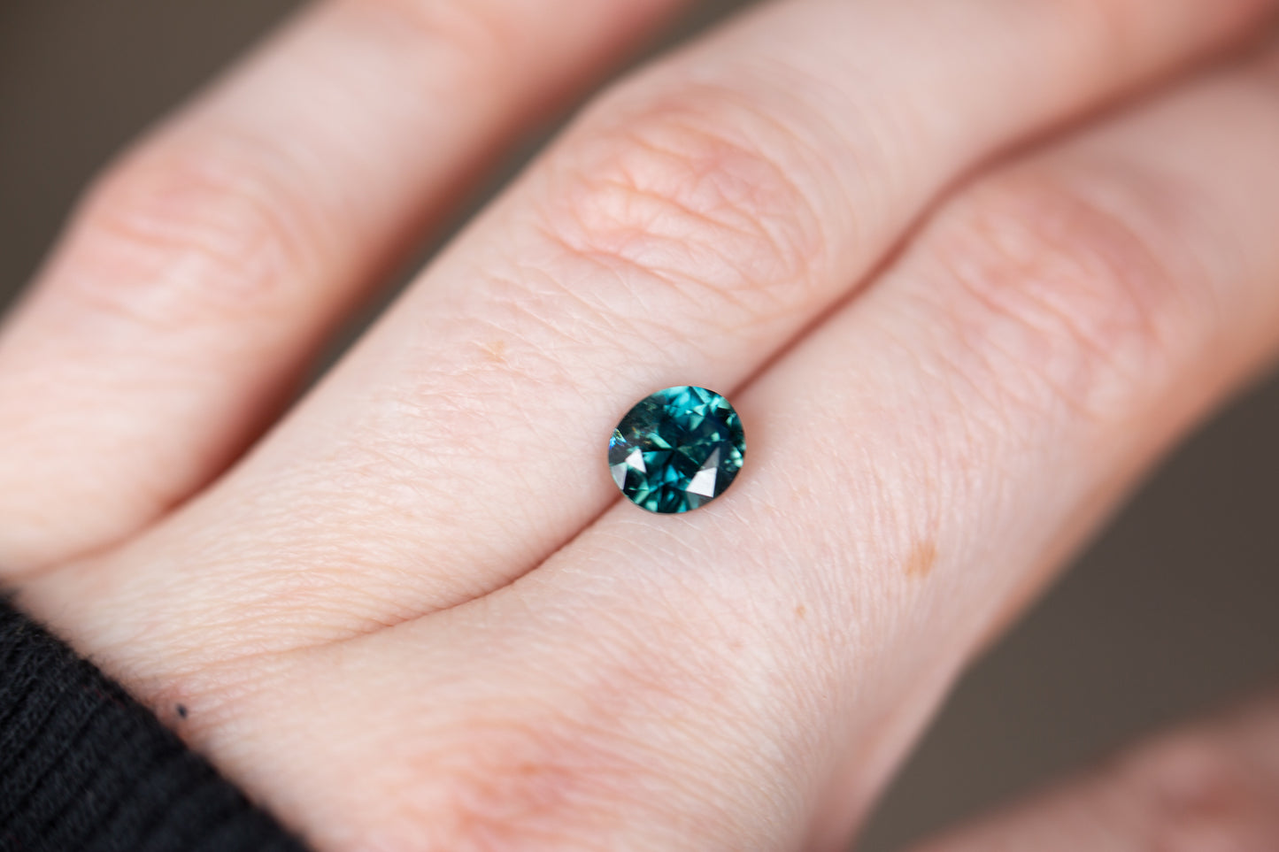 Load image into Gallery viewer, 1.7ct blue green sapphire
