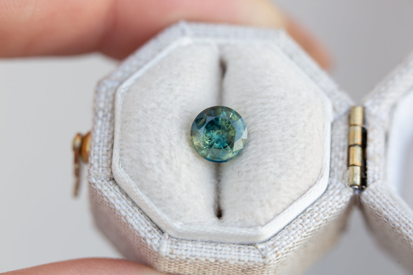 Load image into Gallery viewer, 1.4ct round green blue sapphire
