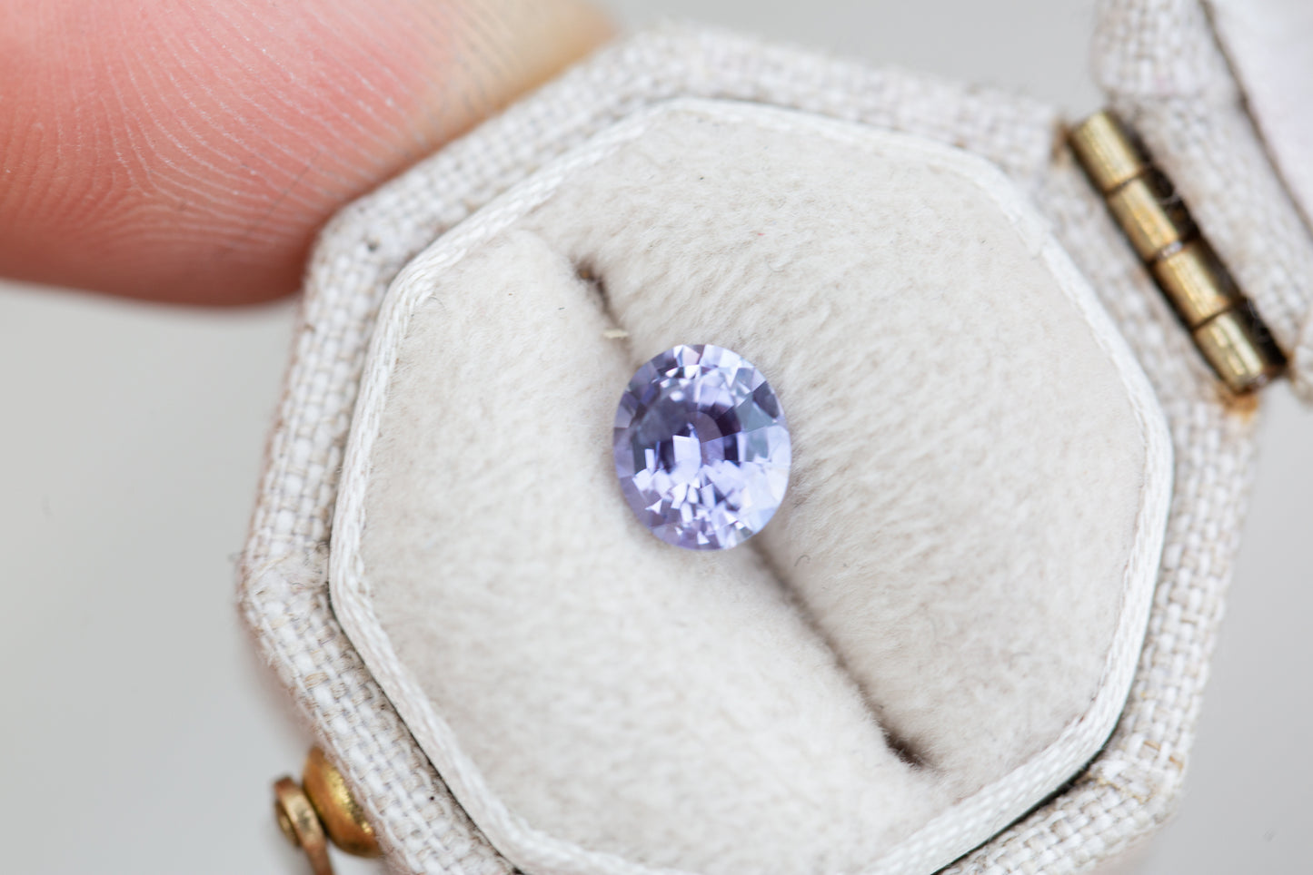 Load image into Gallery viewer, .9ct oval violet lavender sapphire
