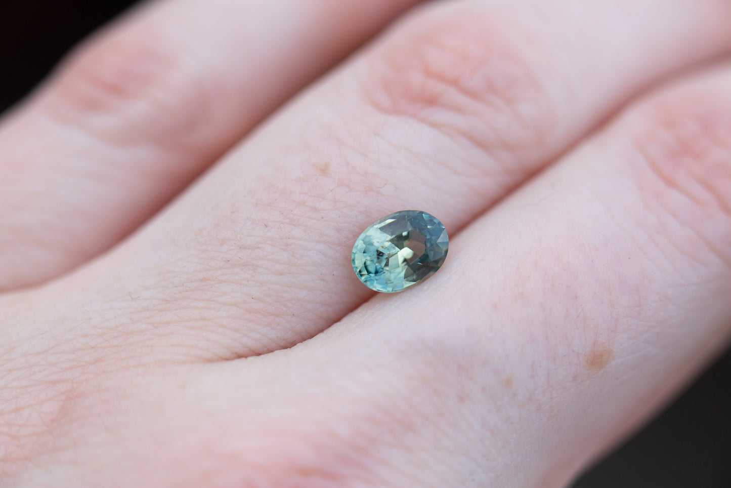 Load image into Gallery viewer, 1.31 oval teal sapphire
