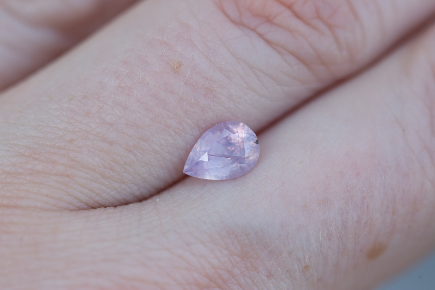 Load image into Gallery viewer, 1.13ct pear opalescent pink sapphire

