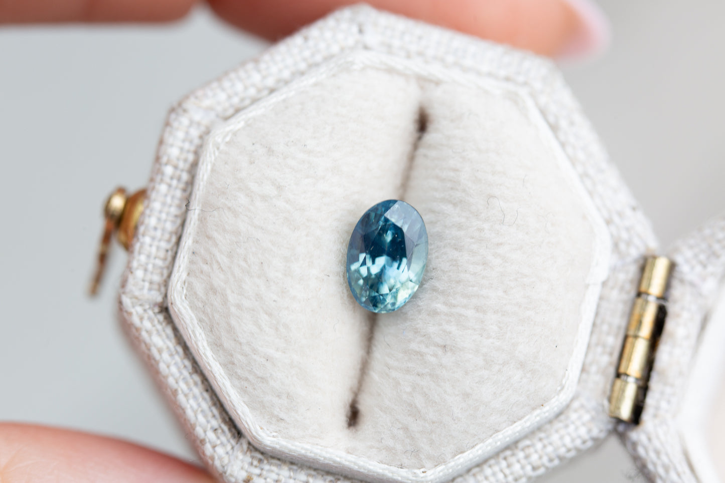 Load image into Gallery viewer, 1.04ct oval blue teal sapphire
