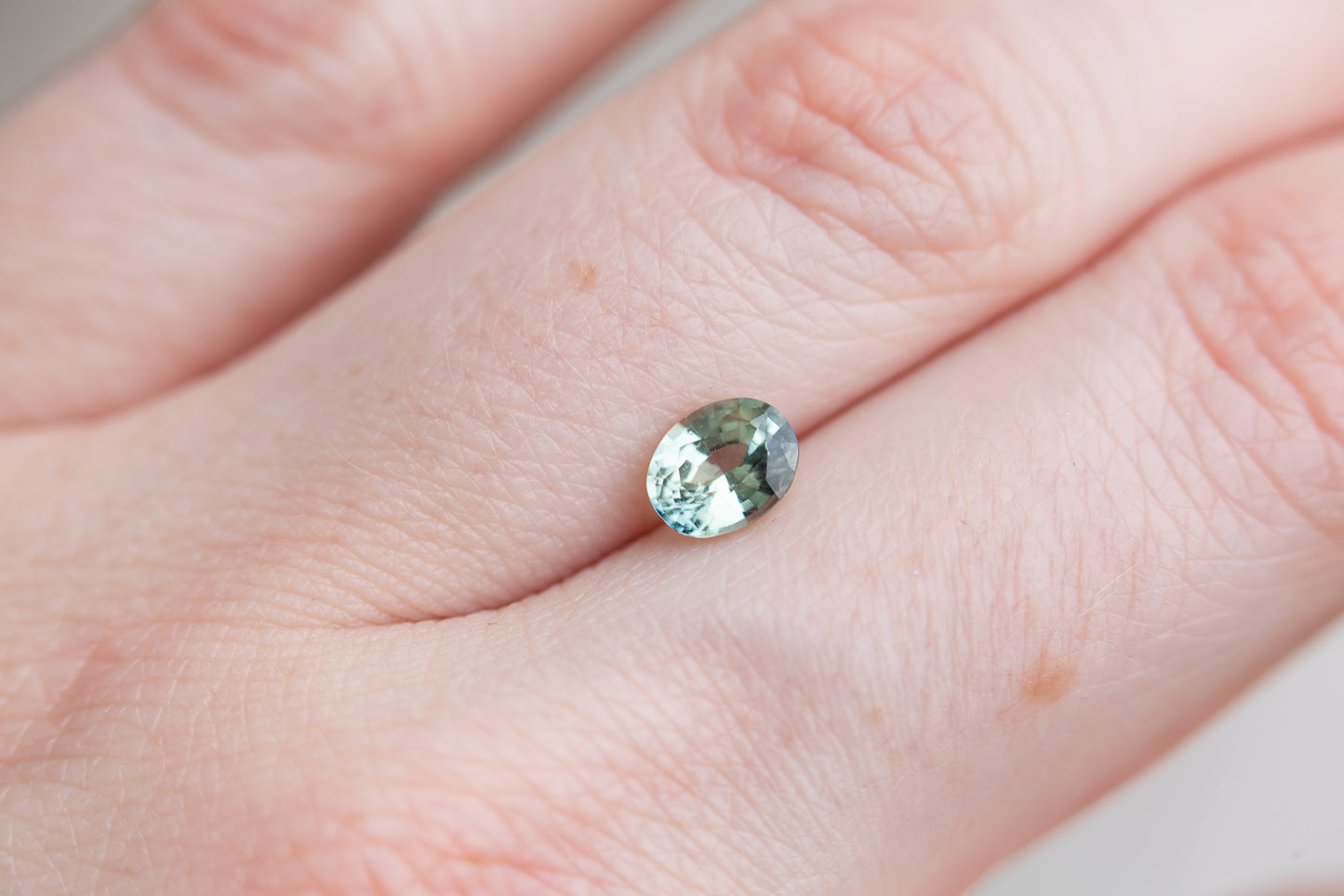 Load image into Gallery viewer, 1.02ct oval teal green sapphire
