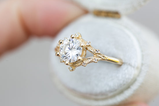 Load image into Gallery viewer, Woodland solitaire with 7mm round moissanite
