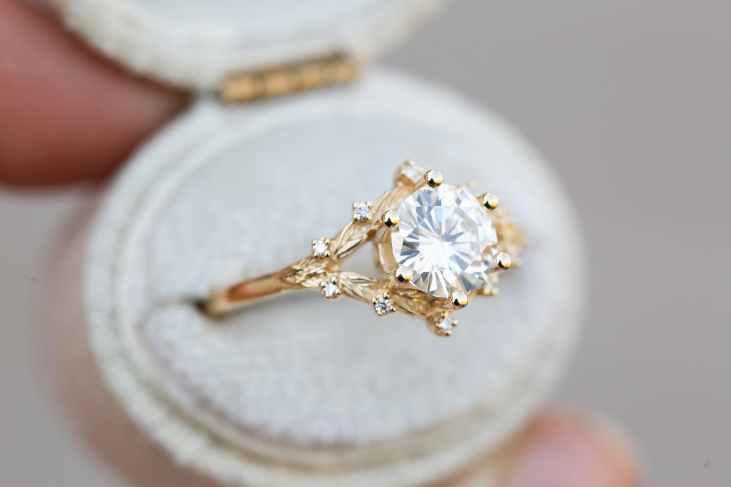 Load image into Gallery viewer, Woodland solitaire with 7mm round moissanite
