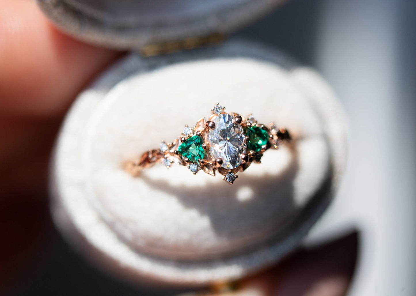 Get the Perfect Emerald Engagement Rings | GLAMIRA.in
