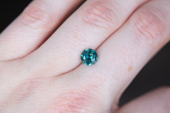 Load image into Gallery viewer, 1.53ct round teal sapphire
