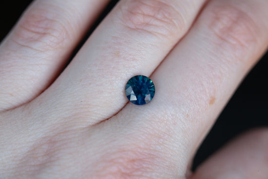 Load image into Gallery viewer, 1.65ct round opalescent blue green sapphire
