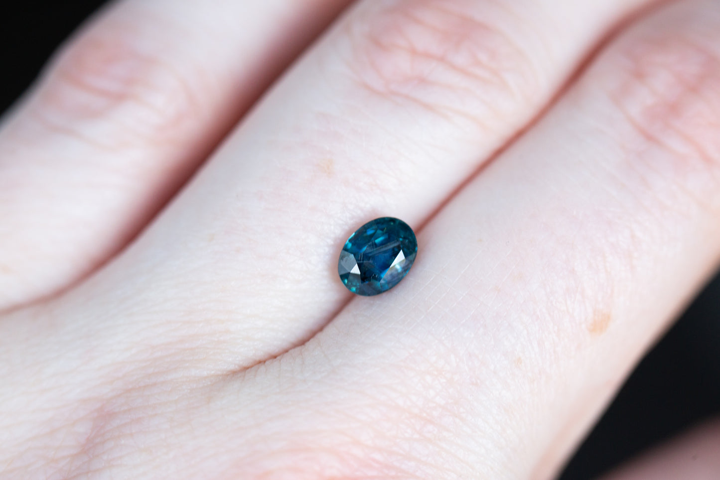 Load image into Gallery viewer, 1.21ct oval dark blue teal sapphire
