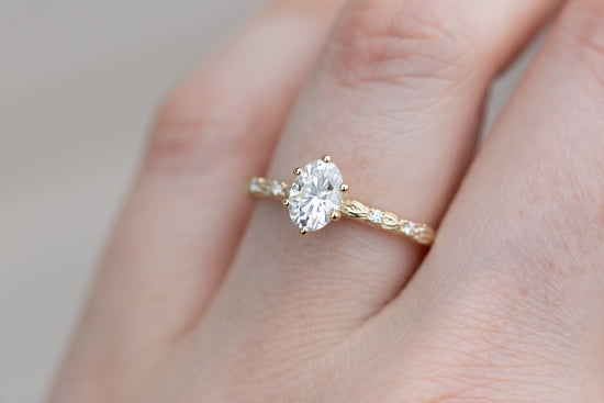 Load image into Gallery viewer, Elvina with oval moissanite
